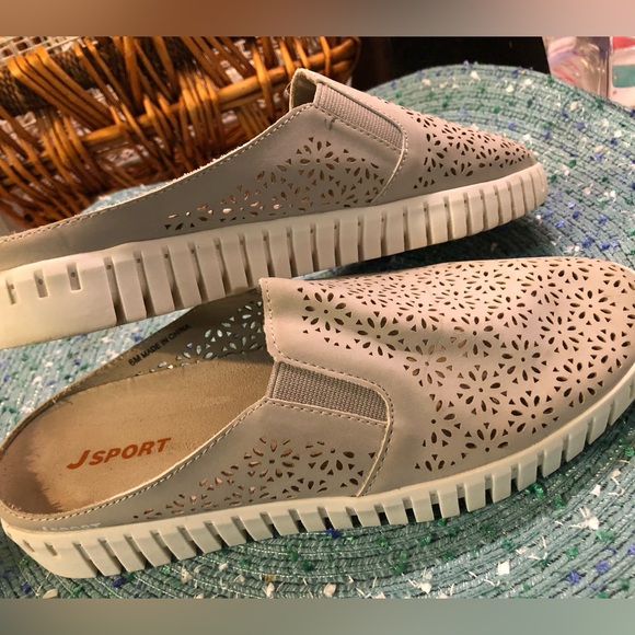 Woman’s J SPORT Shoe - Picture 7 of 10